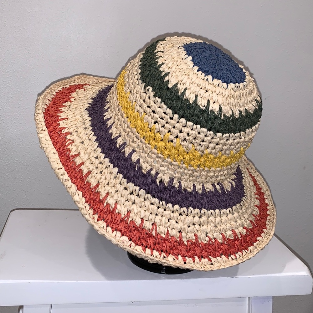 DO EVERYTHING IN LOVE PAPER HAT